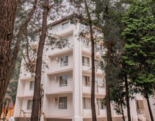 Отель "Золотые пески" (бывш. "Кудры")