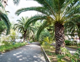 Отель "Золотые пески" (бывш. "Кудры")