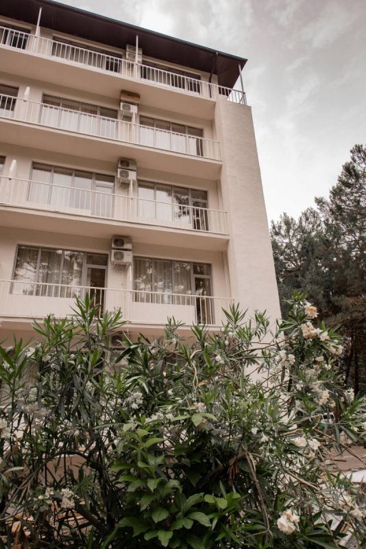 Отель "Золотые пески" (бывш. "Кудры")