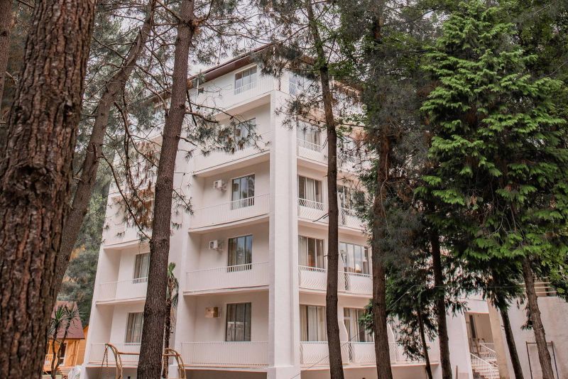 Отель "Золотые пески" (бывш. "Кудры")