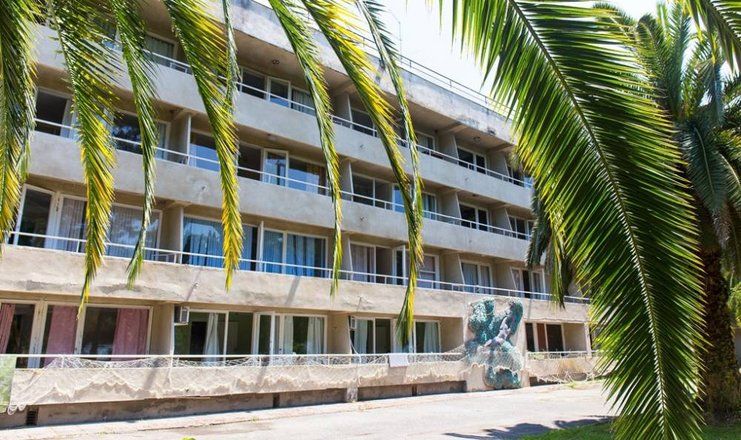 Отель "Золотые пески" (бывш. "Кудры")