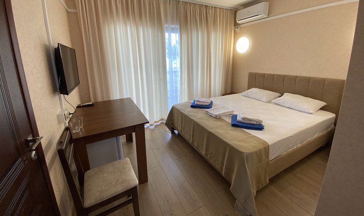 Отель "Золотые пески" (бывш. "Кудры")