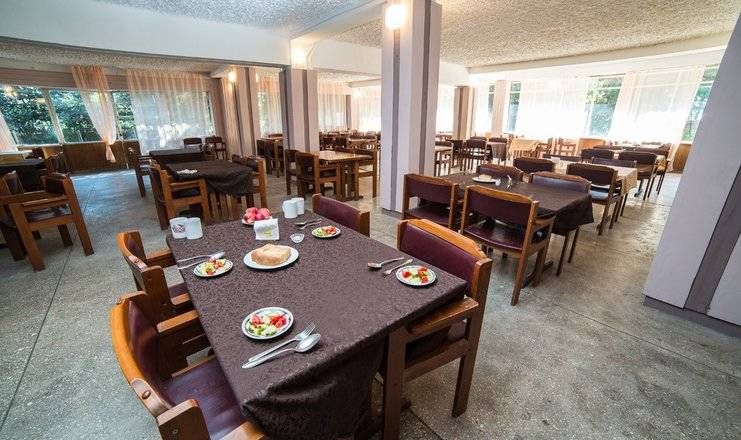 Отель "Золотые пески" (бывш. "Кудры")